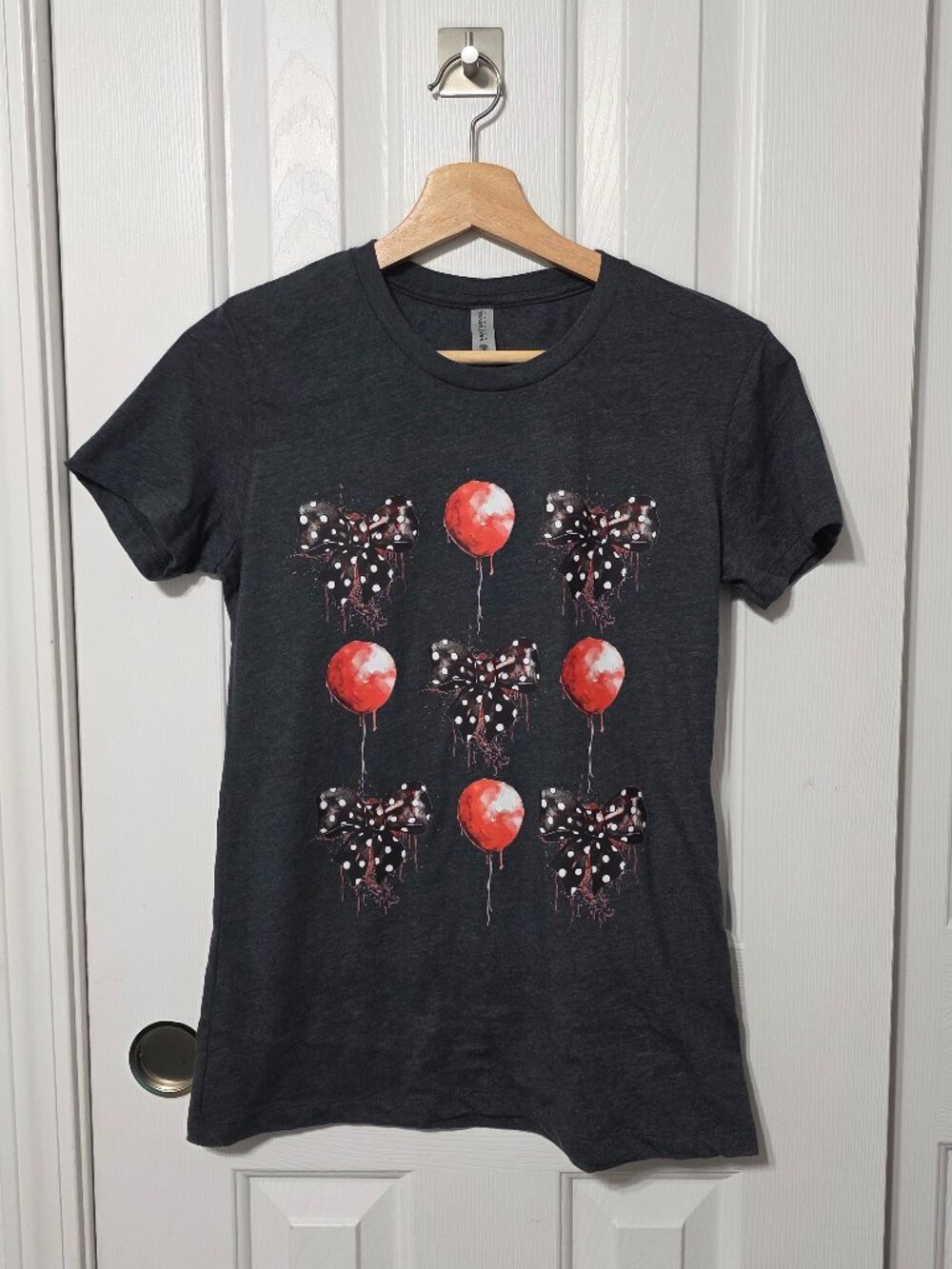 Pennywise IT Halloween Shirt, Womens M